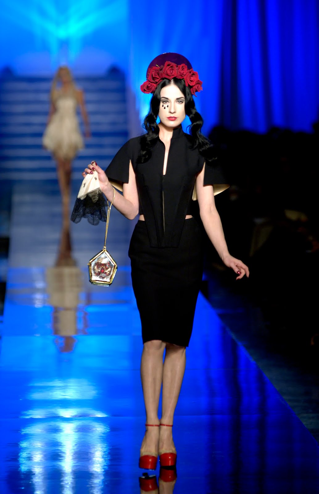 http://2.bp.blogspot.com/_TBL2Yu-ybSk/TNzg9Fl7ayI/AAAAAAAACic/R-T5lGuHUT4/s1600/dita2.jpg