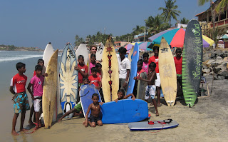 Jelle at the back, with many of the SISP surfer kids