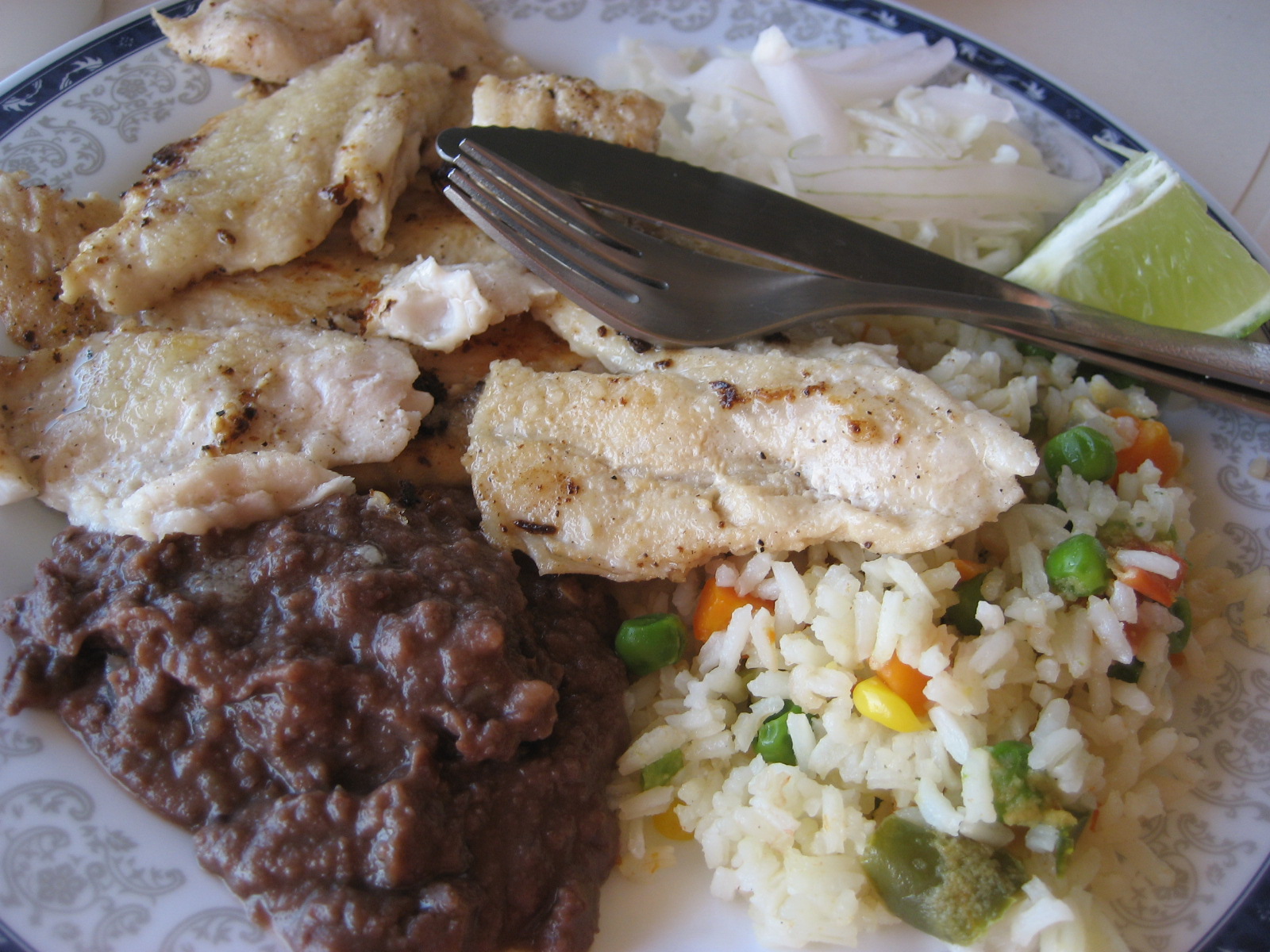 [070325+Cancun+(48)+Las+Palapas+Chimbo's+-+grilled+fish+with+garlic.jpg]