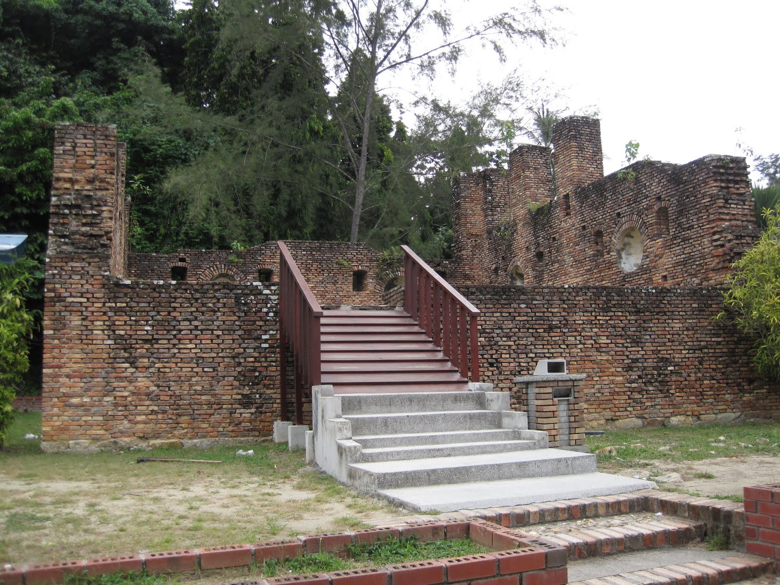 CATITAN SANTAI: Pemandangan Yang Indah dan Yang Jelek