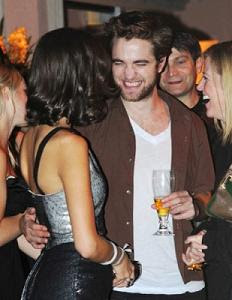Camilla Belle Robert Pattinson on Boato Camille Belle Estaria Traindo Joe Jonas Com Robert Patttinson