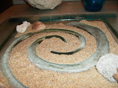 Platón  con espiral en alto-relieve