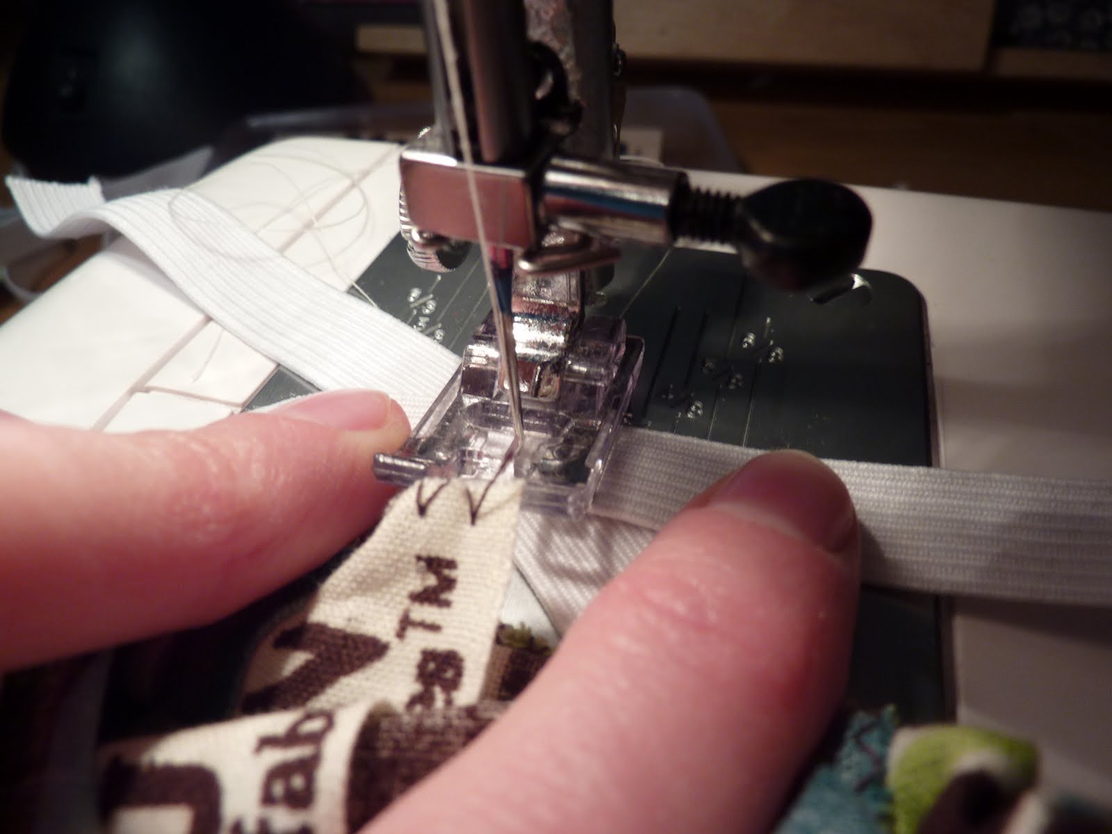 [TutorialP16SewElastic.jpg]