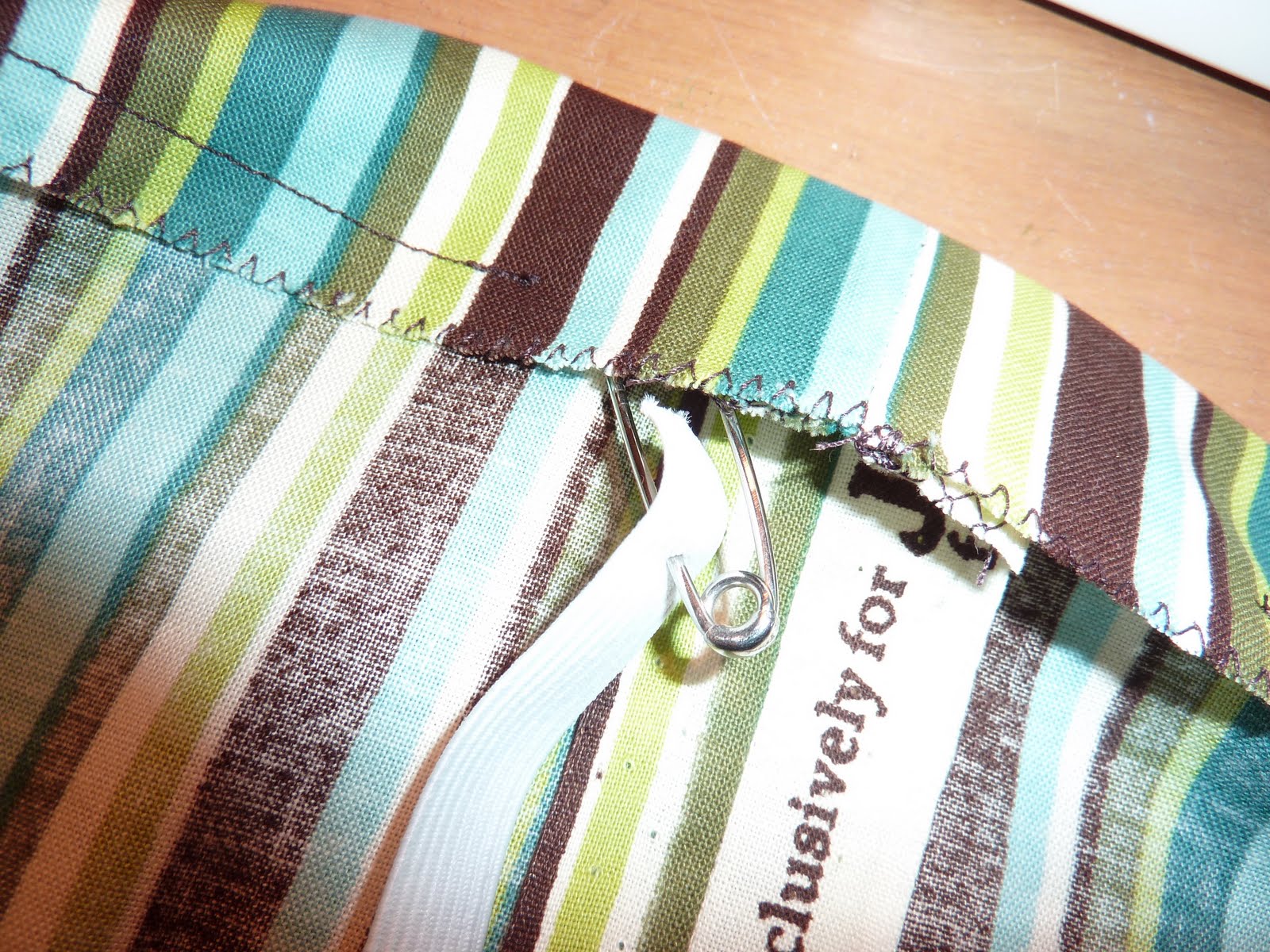 [TutorialP15PullElasticThroughTunnel.jpg]