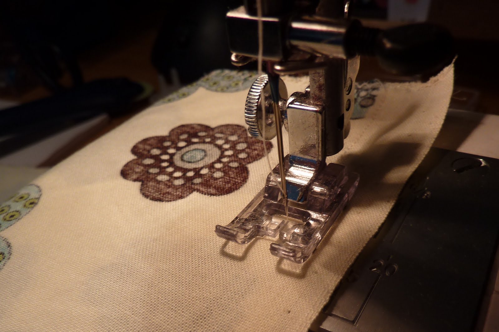 [TutorialP8ZigzagandStitch.jpg]