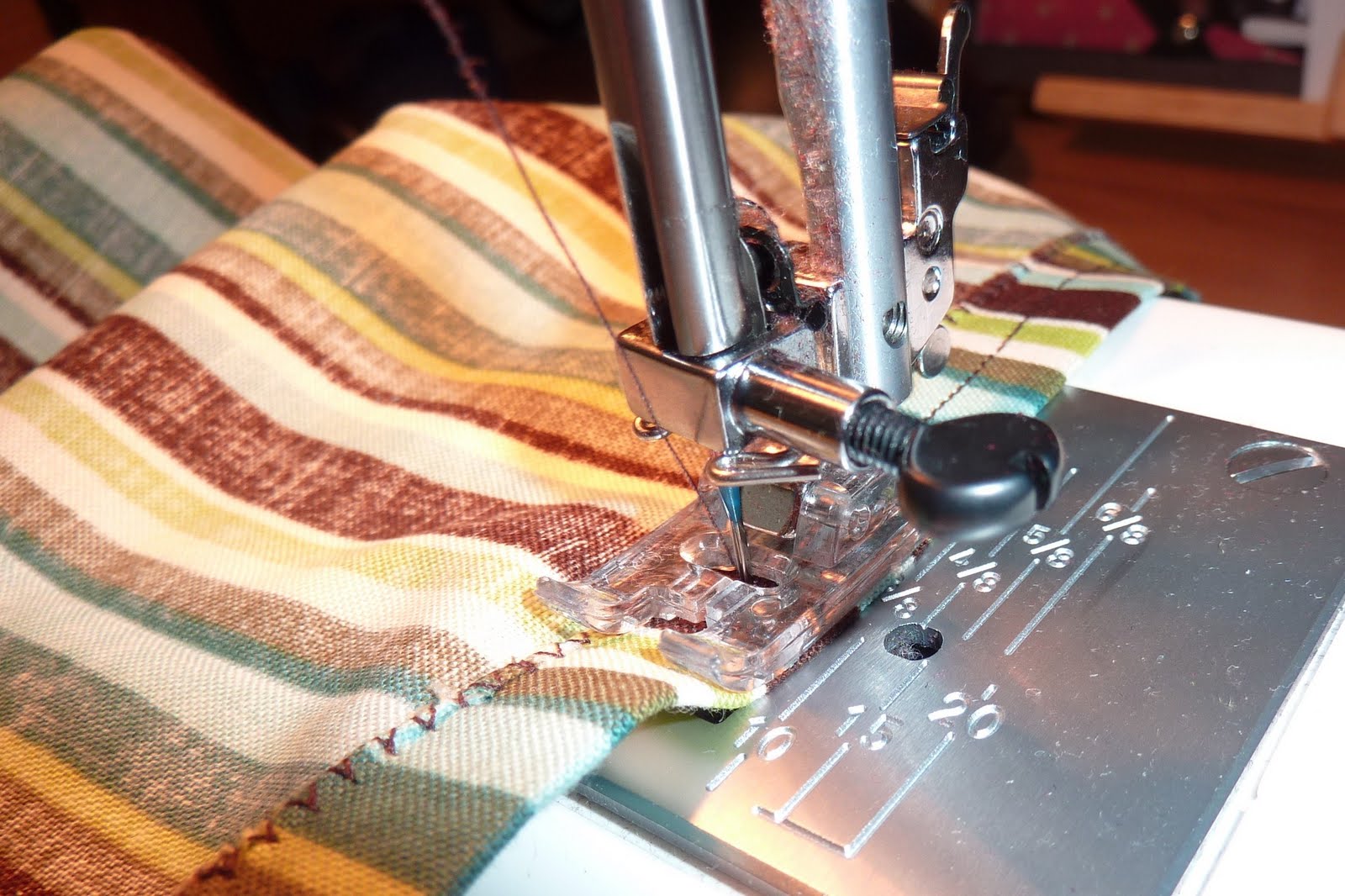 [TutorialP4StichBottomSeam.jpg]