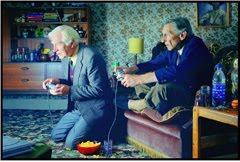 Hombres ancianos jugando