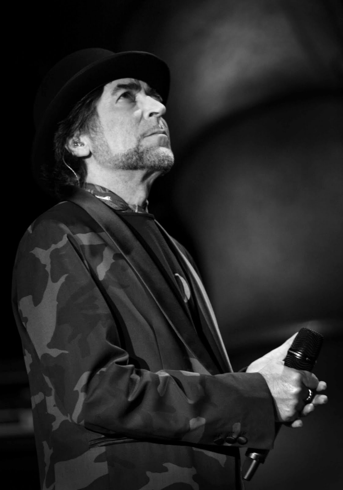 Sol y sombra. Un recorrido a lo largo de toda la carrera de Sabina.