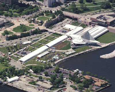 Milwaukee  Museum on Calatrava A 01 Milwaukee Art Museum Jpg