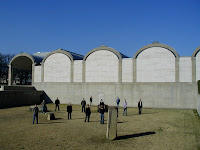 Deborah Berke and her students pose for a studio photo outside the Kimbell, (c) J.Fullton Kimbell Art Museum, Fort Worth, (c) J.Fullton