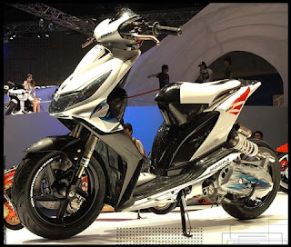 Honda Beat futuristic and low rider modified