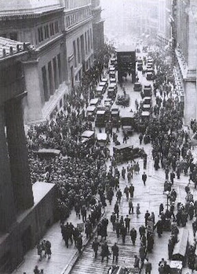 Crowd gathering on Wall Street after the 1929 crash