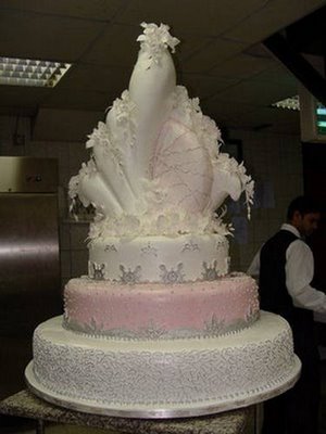 [Royal+Wedding+Cakes+in+Kuwait+10.jpg]