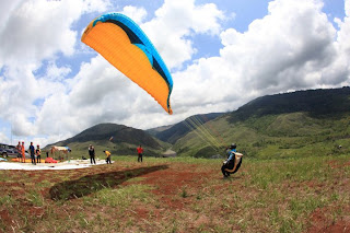 PARAGLIDING