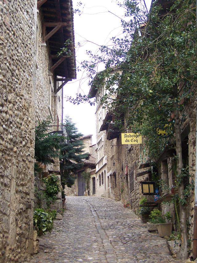 [perougesstreet2.JPG]