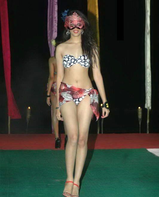 Hot Girls Photos at the Ramp of Indian Princess  Bash hot images