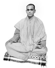 My Gurudeva: Sant Sadhguru Santsevi Ji Maharaj (Young age pic : )