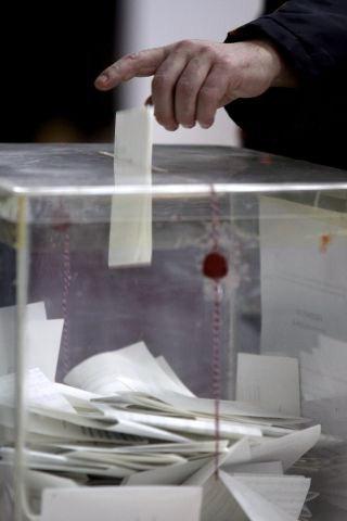 [votando.jpg]