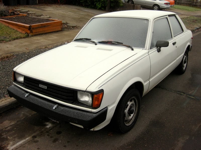 OLD PARKED CARS.: 1981 Toyota Corolla Tercel Coupe.