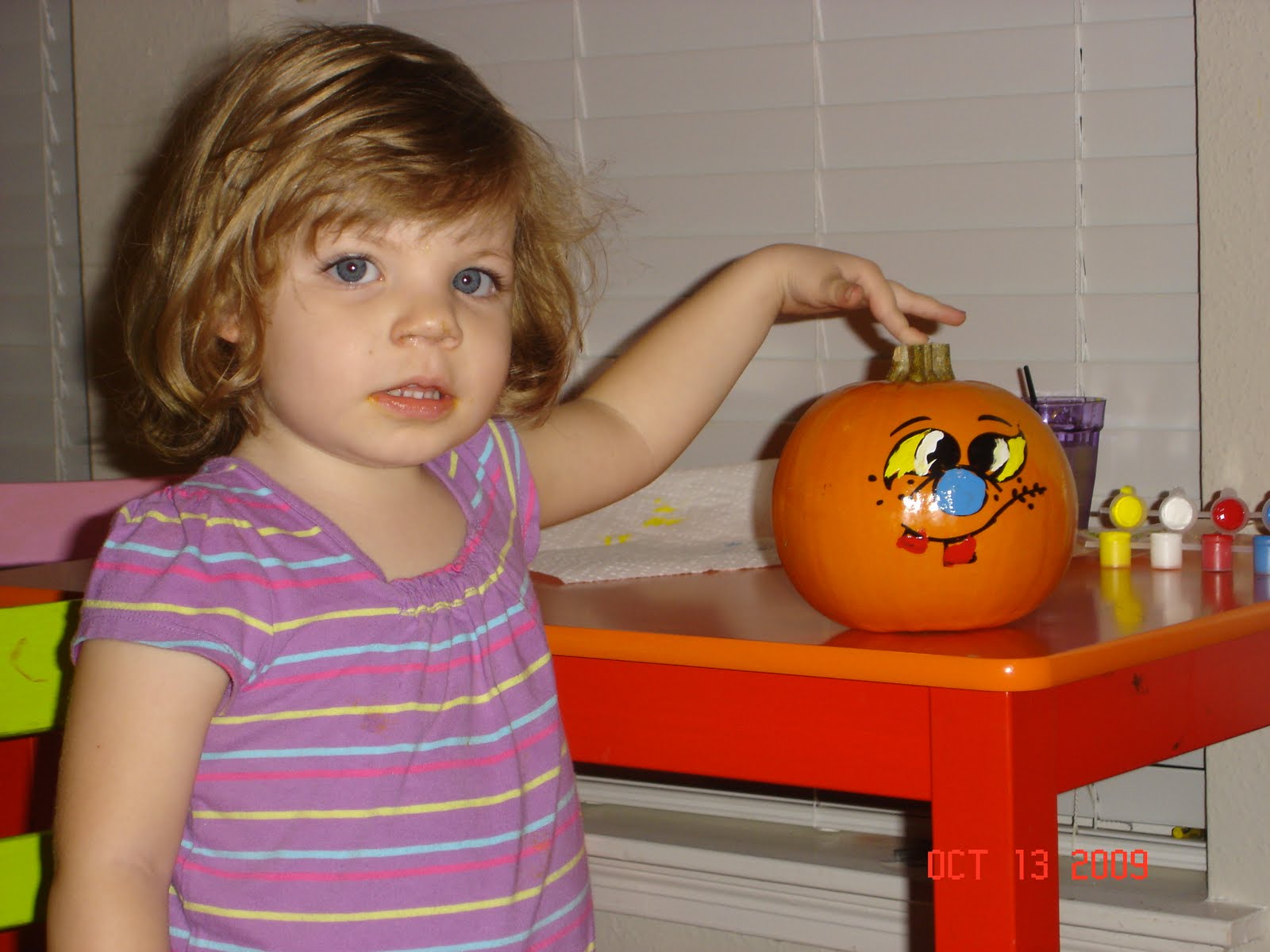 [silly+glasses+and+painting+pumpkins+009.jpg]