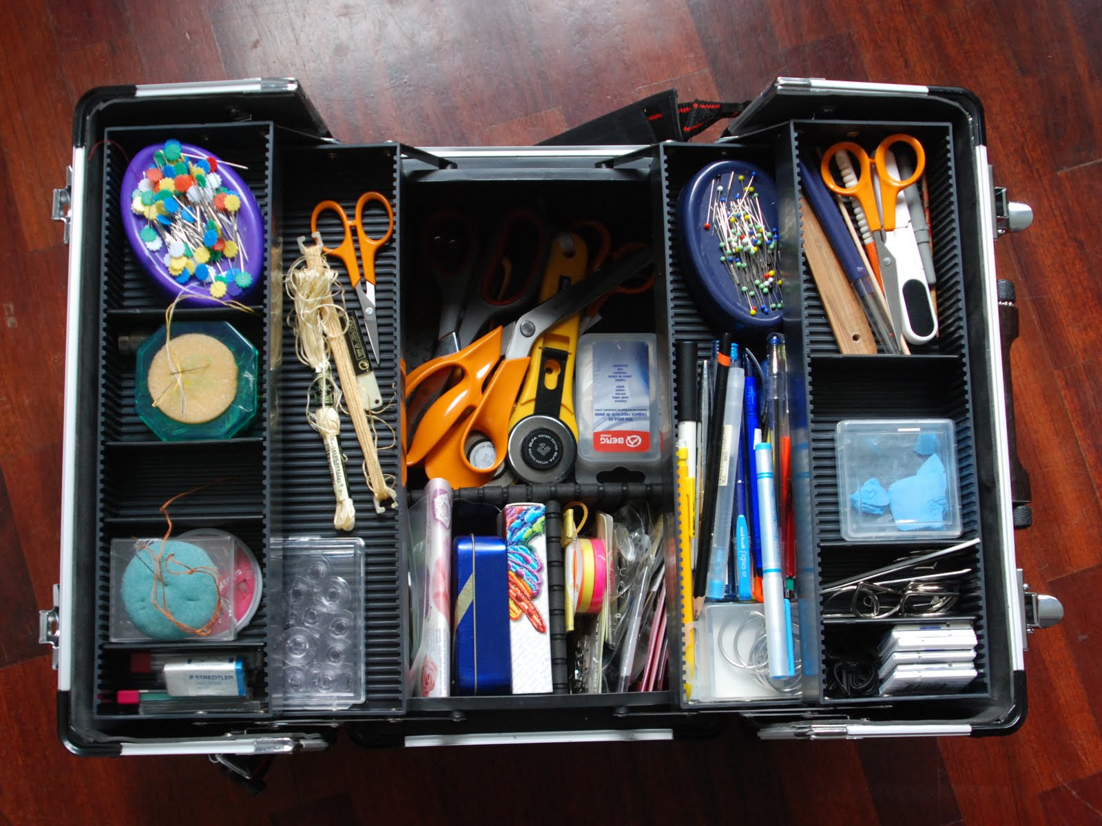 Patchwork and Craft in Portugal My sewing essentials box