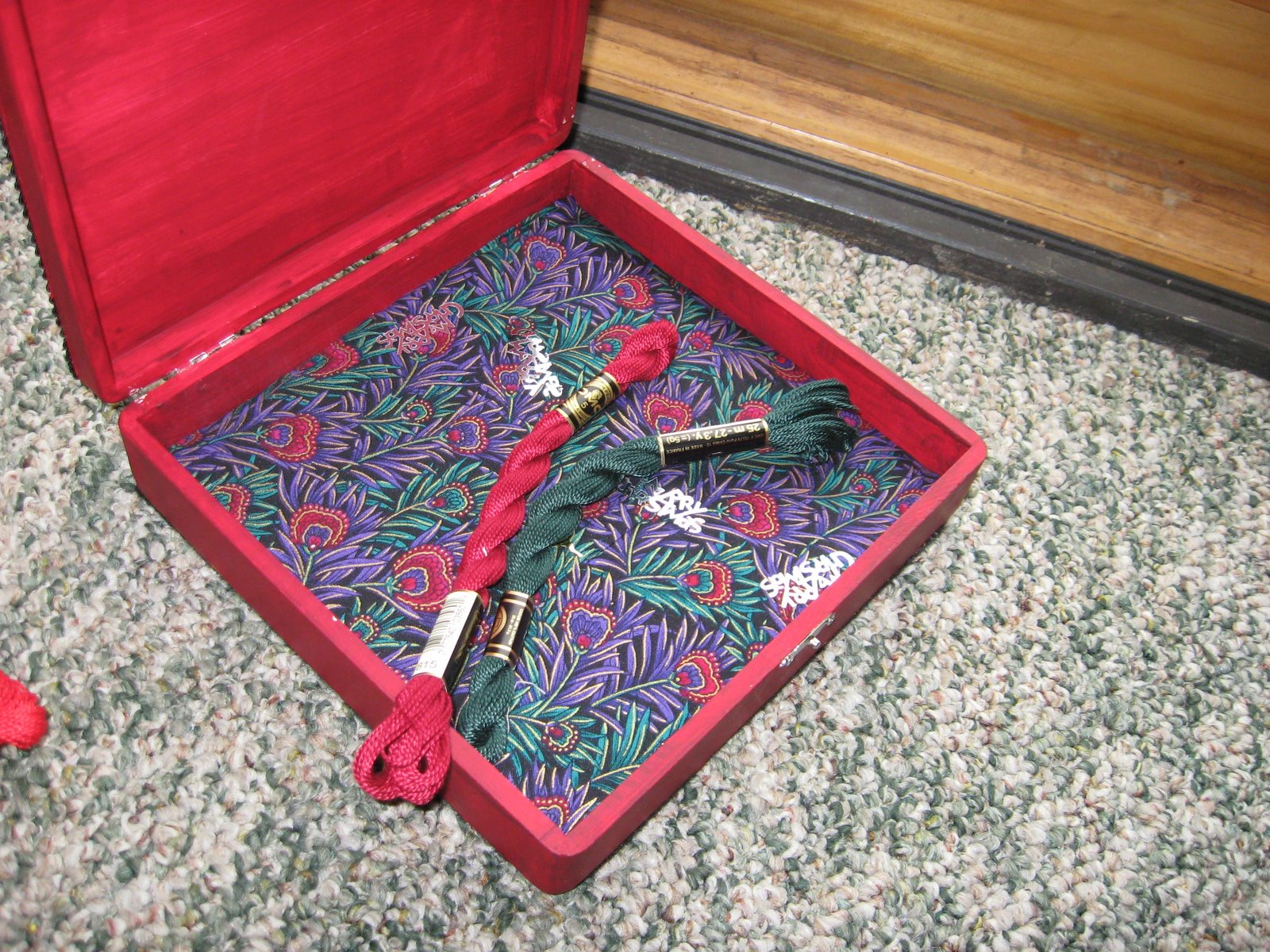 [inside+decoupage+box.JPG]