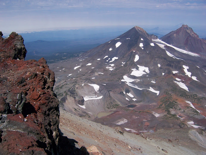 Der Gipfel mit Middel und North Sister  im Hintergrund