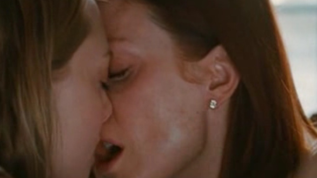 Лесбийский Поцелуй Аманды Сайфред И Джулианны Мур – Хлоя 2009