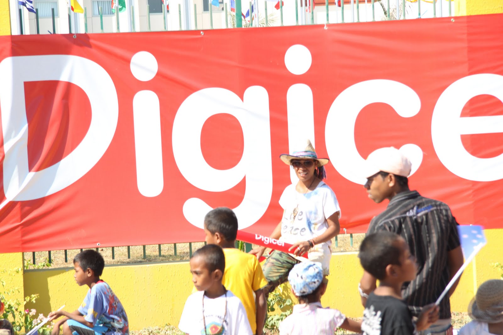 [Digicell-704368.JPG]