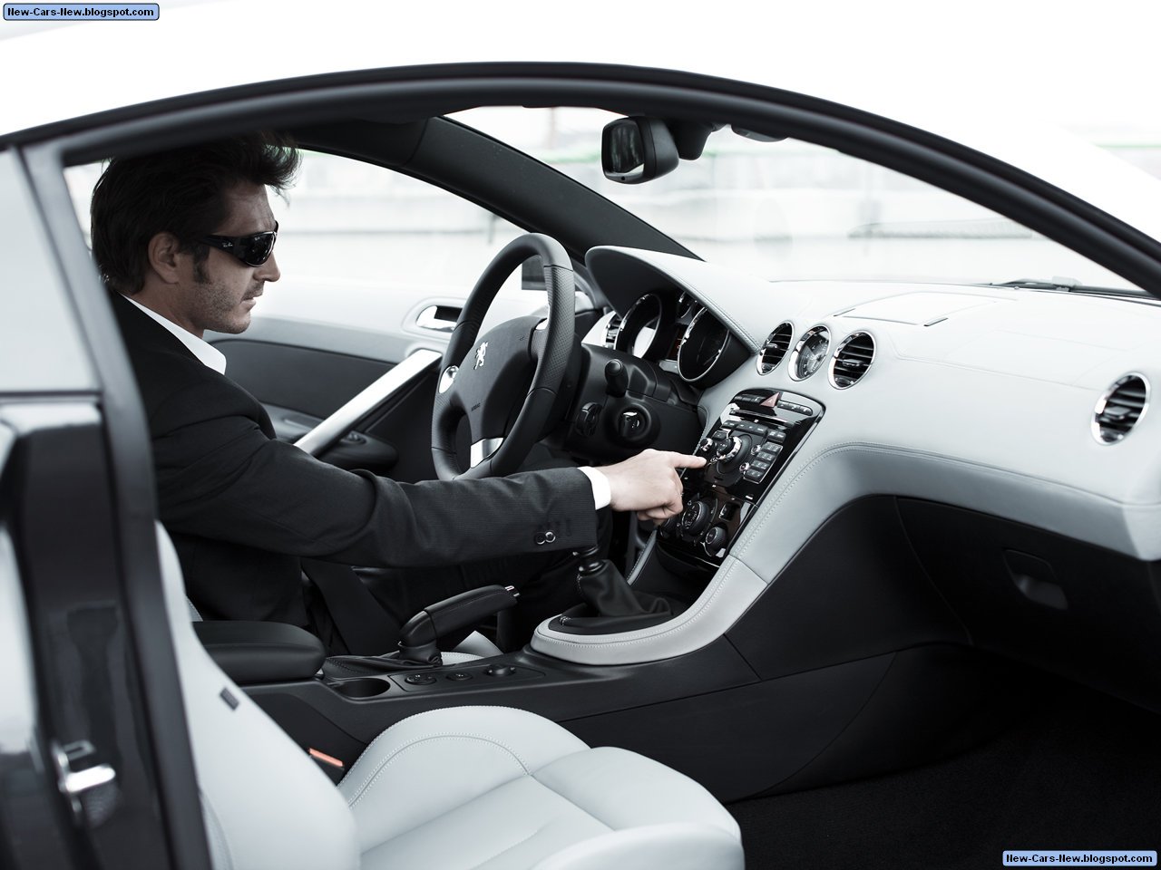 http://2.bp.blogspot.com/_U4w592tUDHM/TCD1Ak39RqI/AAAAAAAACw4/ZJRdKfUDnkc/s1600/Peugeot-RCZ_2011_1280x960_wallpaper_09.jpg