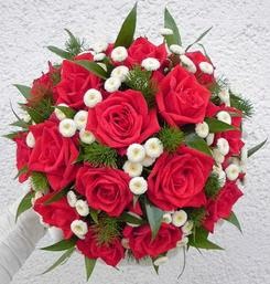 Alhamdulillah Bejo Red Roses And Small White Flowers Bouquet Red Roses With Small White Flowers And Some Greenery