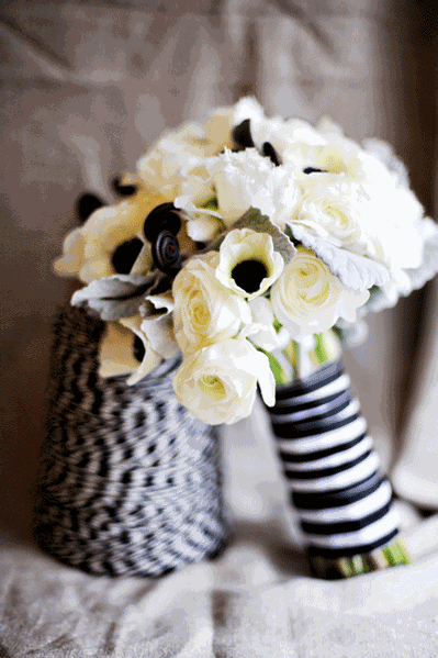 Anemone bridal bouquets can complete your elegant and classic wedding look.