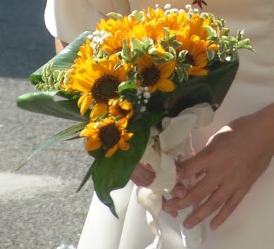 elegant sunflower bouquet