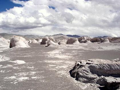 De origen volcanico, esta formados por el enfriamiento rápido de magma