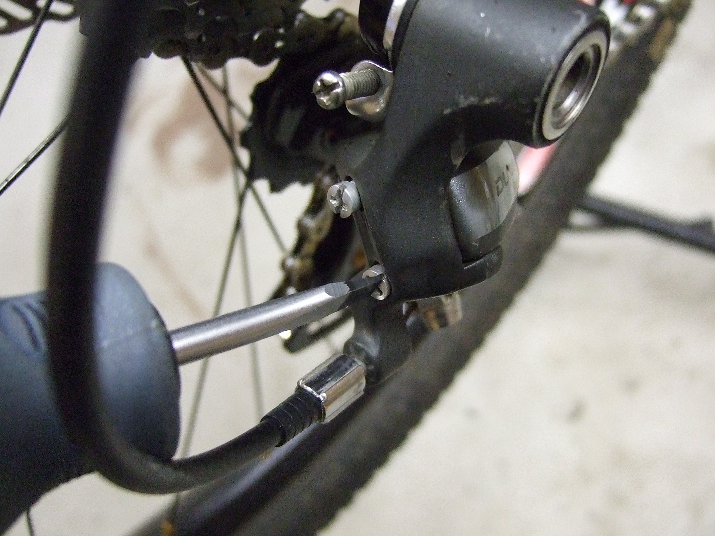 Benno's Blog & More HowTo Adjust rear derailleur limit screws