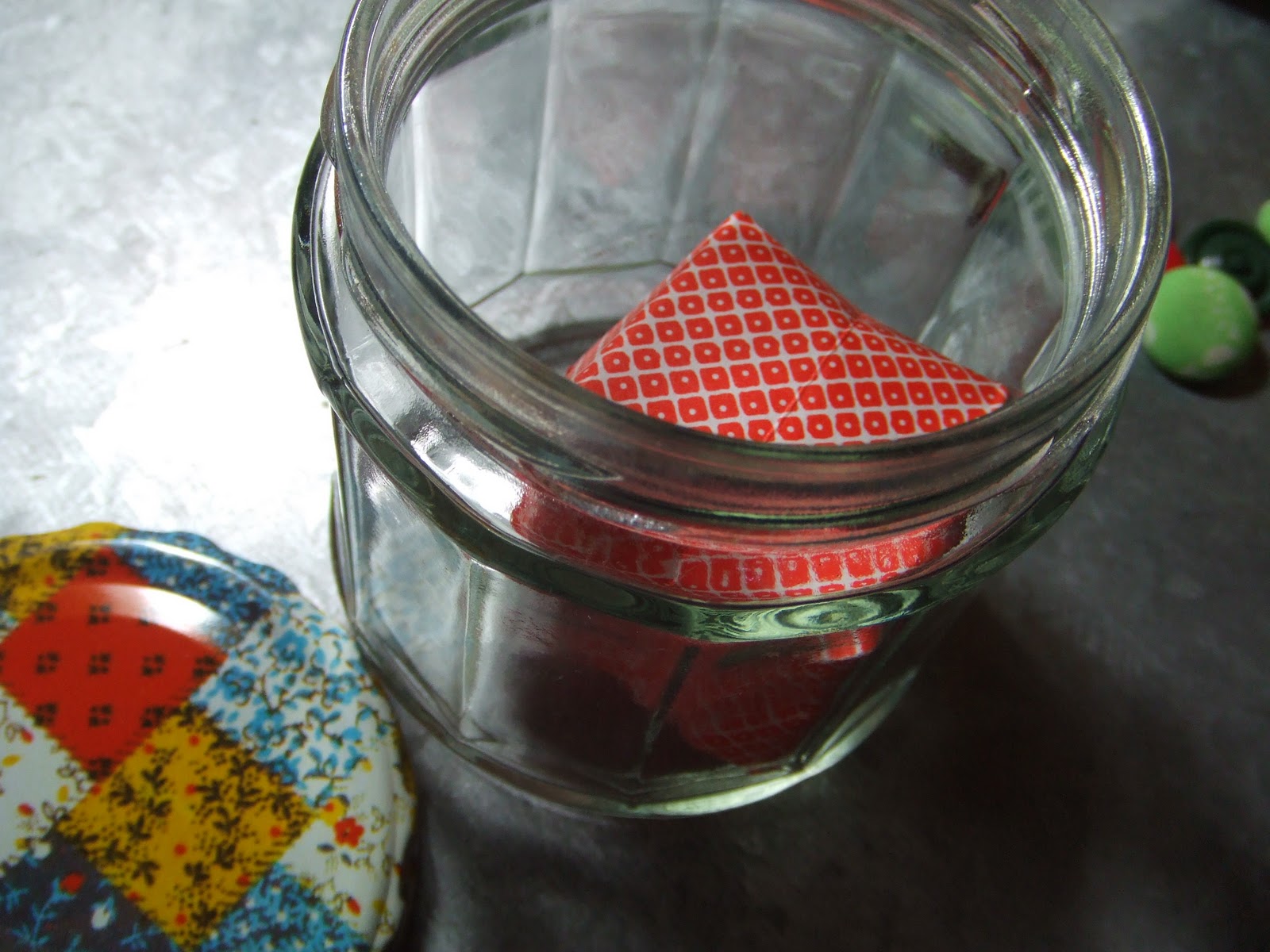 Describe Happy Origami Puff Balls Tutorial