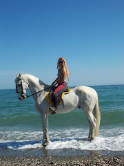 JONE  JAUREGUI  (profesora de equitación terapéutica)