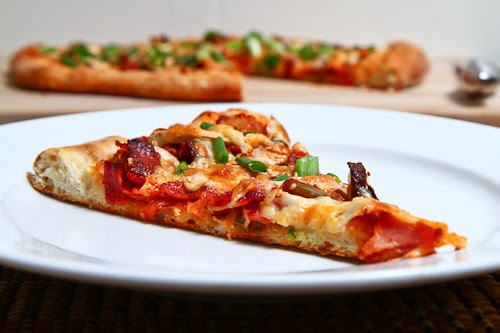 http://2.bp.blogspot.com/_UIXOn06Pz70/S2D3UBdnf0I/AAAAAAAAJak/St7eGQa1cDo/s800/Kimchi,+Bacon+and+Shiitake+Mushroom+Pizza+1+500.jpg