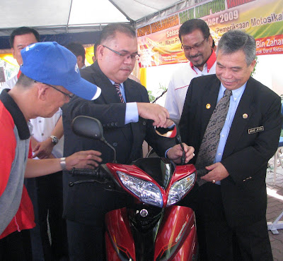 pabila penaku menari yamaha sediakan cermin sisi pabila penaku menari yamaha sediakan cermin sisi