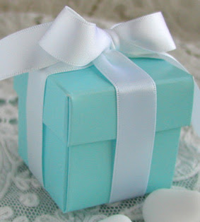 حركات وافكار وديكورات للحفلات والمناسبــات Tiffany+blue+box+and+white+ribbon