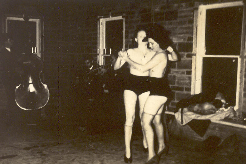 [party+4.jpg]