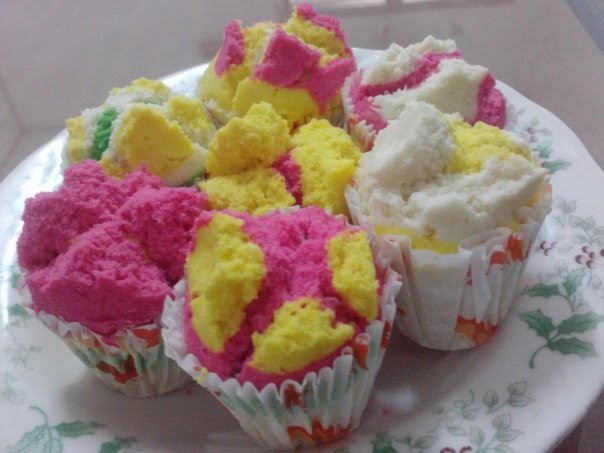 RESEP BOLU KUKUS MEKAR DIJAMIN LEMBUT MEREKAH Resep Kue: Bolu Kukus Warna Warni - Artikel Artikel Baru
