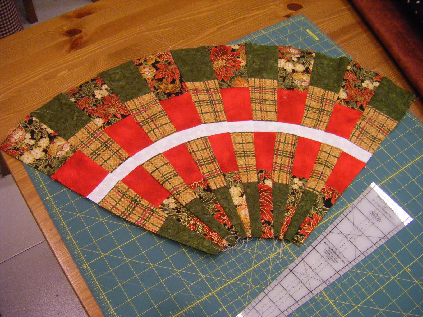 El tallercito de Marta: Continuamos con la alfombra navideña