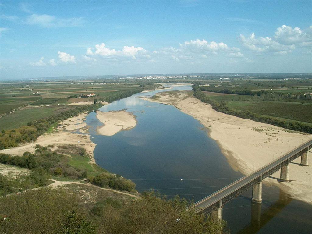 [Rio_Tejo.jpg]
