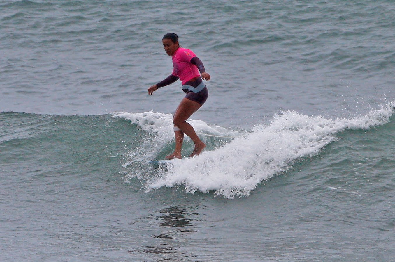 girls surf