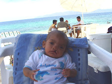 Katherine en la playa acampando