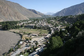 Chitral: GEOGRAPHY & LOCATION Chitral: GEOGRAPHY & LOCATION