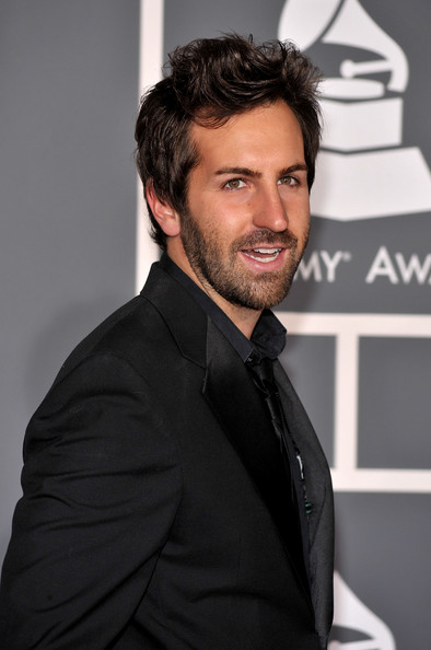 Popular Celebrity Hairstyle: Jo...