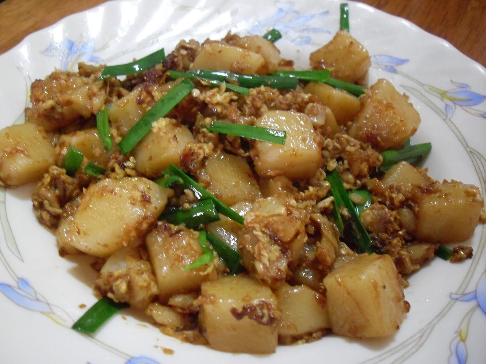 Stir Fried Radish Cake (Choy Tow Kueh)