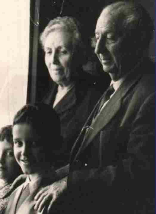 Francisco y Dionisia con sus nietos, Juan Victor y Julio Antonio